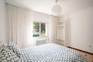 A bed or beds in a room at Casa Hortensia. Barbacoa en Robledo de Chavela