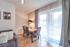 Posedenie v ubytovaní LAGUNA Apartament Polanica Residence 27 -SPA-