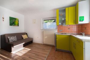 Kuchyň nebo kuchyňský kout v ubytování Ela Apartments - 2