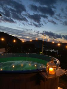 Bazén v ubytování Amaretto Apartamenty Solina - balia z jacuzzi i sauna nebo v jeho okolí