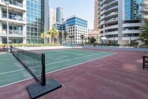 Tenis a/nebo squash v ubytování The Smart Concierge - Damac Waves nebo okolí