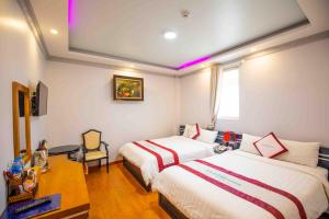 Rúm í herbergi á Hoa Dat Da Lat Hotel