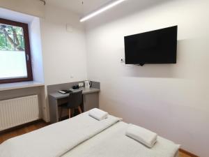 TV a/nebo společenská místnost v ubytování Rooms Sincere 1830