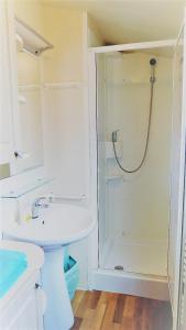Galeriebild der Unterkunft Seaside Tkon Mobile Homes in Tkon