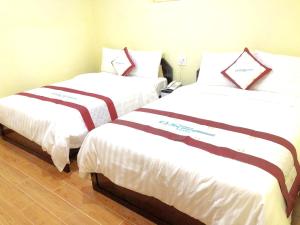 Rúm í herbergi á Hoa Dat Da Lat Hotel