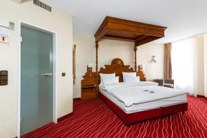 Postel nebo postele na pokoji v ubytování KING's Hotel First