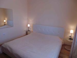 Postel nebo postele na pokoji v ubytování Apartments in Rijeka 17011