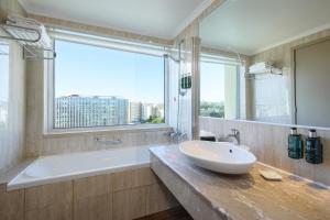 Koupelna v ubytování Melia Lisboa Oriente Hotel