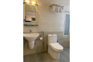 A bathroom at Hotel Tapas