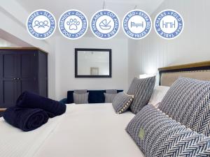 a bedroom with a bed with blue and white plates on the wall at Driftwood Boutique Guest House in Rhosneigr