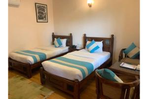 A bed or beds in a room at Hotel Tapas