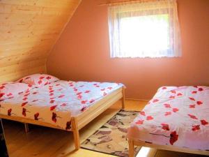 Ένα ή περισσότερα κρεβάτια σε δωμάτιο στο Domek na Zabawie