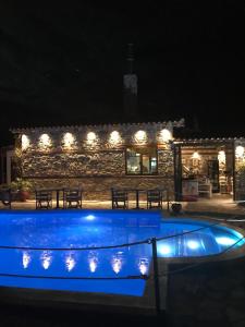 Bazén v ubytovaní HOTEL BARA alebo v jeho blízkosti