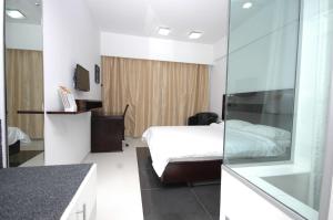 Postel nebo postele na pokoji v ubytování Keys Select by Lemon Tree Hotels, Ludhiana