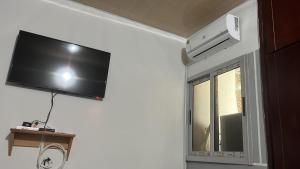 TV a/nebo společenská místnost v ubytování Impeccable Apartment in Abidjan Cote D'avoire