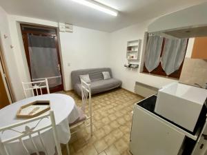 Kuchyň nebo kuchyňský kout v ubytování Logement individuel circuit 24h du Mans ou autre