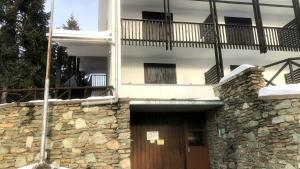 A balcony or terrace at Rododendro- Bluchalet