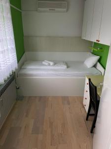 Ένα ή περισσότερα κρεβάτια σε δωμάτιο στο LOLA HOME