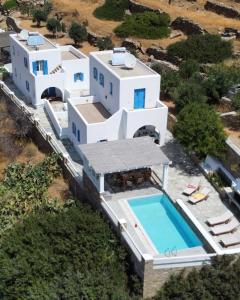 an aerial view of a house with a swimming pool at Villa Giulia, seaview villa in Ios Chora