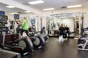 Fitnes oz. oprema za telovadbo v nastanitvi Campus Tower Suite Hotel