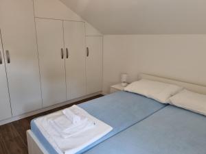 Posteľ alebo postele v izbe v ubytovaní Apartments Jungic, Rab