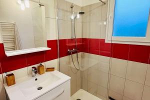 Kúpeľňa v ubytovaní Jolie maison à 2 pas de la forêt du Touquet + 14 fotografií