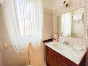 Et badeværelse på Homiday - Villa Angelica + 42 billeder