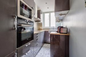 Кухня или мини-кухня в Suberbe appartement à Bastille
