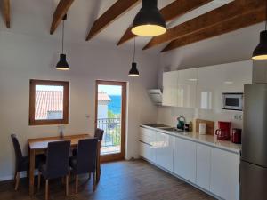Kuchyňa alebo kuchynka v ubytovaní Apartments Jungic, Rab