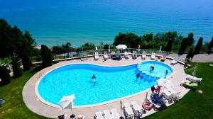 an overhead view of a swimming pool with people in the water at Плажни Апартаменти Силвър Бийч - Silver Beach Sea Apartments in Byala