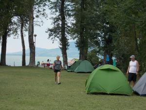 Peisaj natural din apropierea acestui camping
