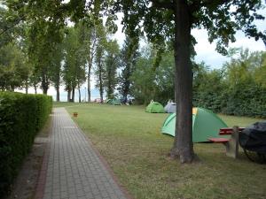 Peisaj natural din apropierea acestui camping