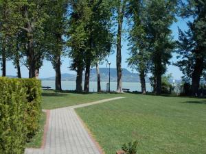 Peisaj natural din apropierea acestui camping