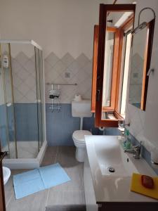 A bathroom at Casa Flavio Még 31 kép