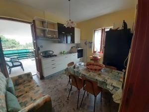 A kitchen or kitchenette at Casa Flavio