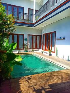 a swimming pool in the backyard of a house at Loka Anyar Guest House in Kerobokan