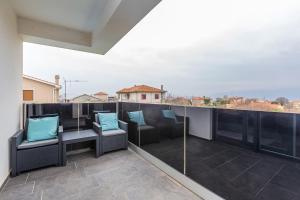Balkon lub taras w obiekcie Villa LIO with private pool