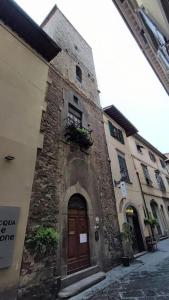 a brick building with a door and a window at Appartamento Torre della Buca in Prato