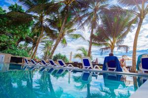 Kolam renang di atau dekat dengan Nico Beach Hotel