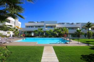 Bazén v ubytování Luxury Townhouse in La Cala De Mijas nebo v jeho okolí