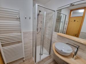 Koupelna v ubytování Fraines + 19 fotografií