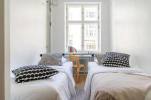 En eller flere senger på et rom på 2 br apartment in Ullanlinna