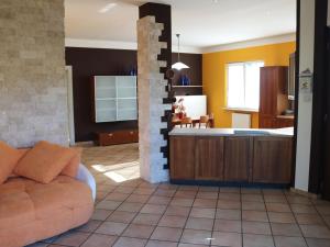 A kitchen or kitchenette at Tranquility in the center of Lazise, neraby the lake