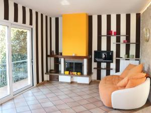 A kitchen or kitchenette at Tranquility in the center of Lazise, neraby the lake