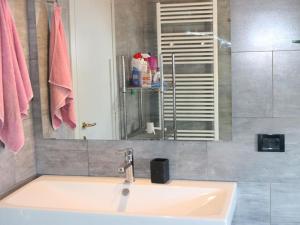 A bathroom at Tranquility in the center of Lazise, neraby the lake