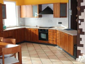 A kitchen or kitchenette at Tranquility in the center of Lazise, neraby the lake