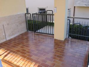 A balcony or terrace at Tranquility in the center of Lazise, neraby the lake