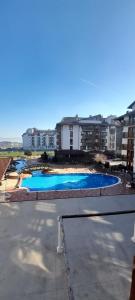 Bazén v ubytování Belvedere Holiday Club К302 nebo v jeho okolí