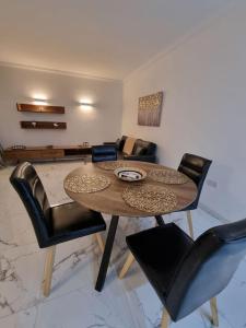 Χώρος καθιστικού στο 2 bedroom apartment in Bugibba