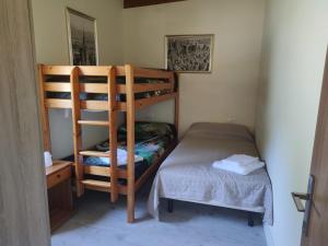 a bedroom with two bunk beds and a bed at Casa a pié de playa de Cariño Doniños in Ferrol